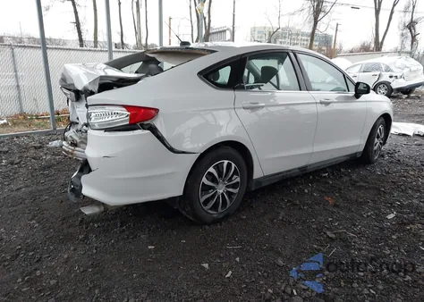 2013 Ford Fusion S z USA, uszkodzony, nr VIN 3FA6P0G73DR268805